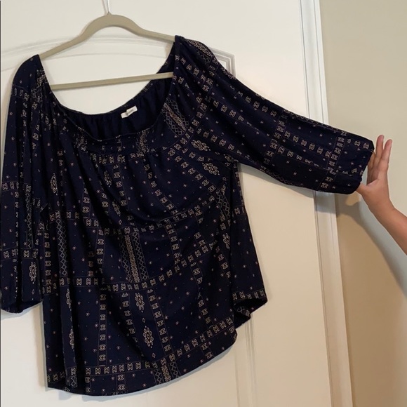 Cold shoulder top - Picture 2 of 2